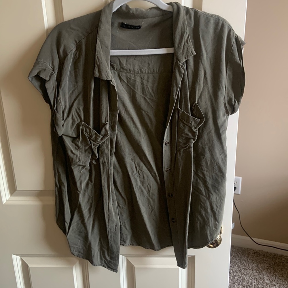 Green button up Blouse